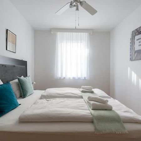1Br Haven With Swift City Access By Hm Wenen Buitenkant foto