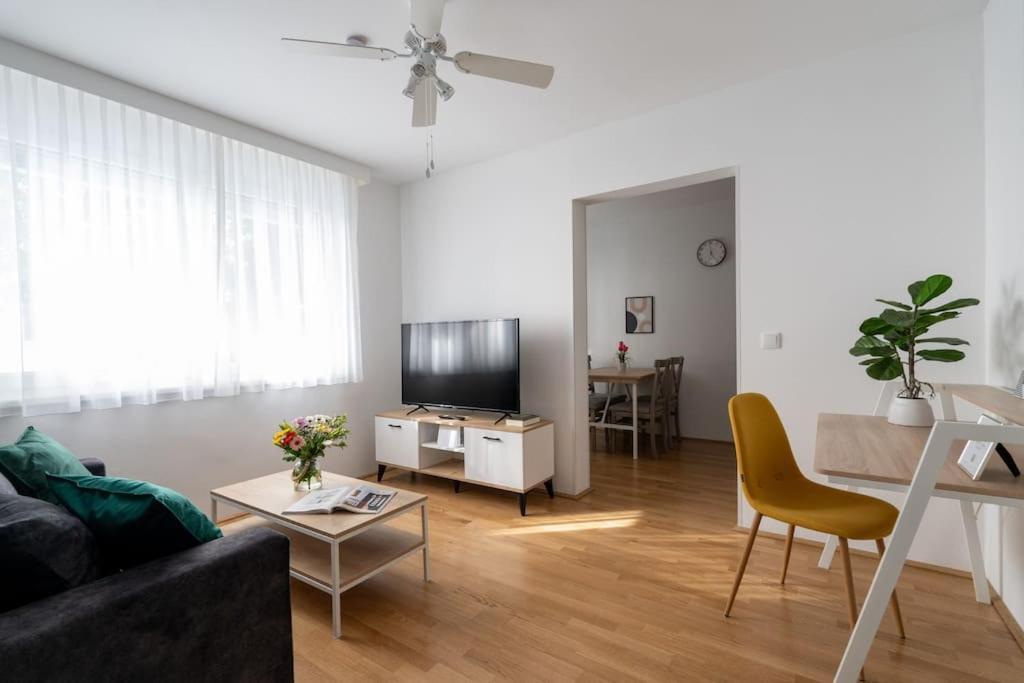 1Br Haven With Swift City Access By Hm Wenen Buitenkant foto