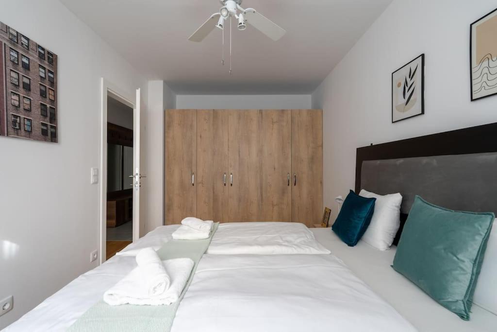 1Br Haven With Swift City Access By Hm Wenen Buitenkant foto