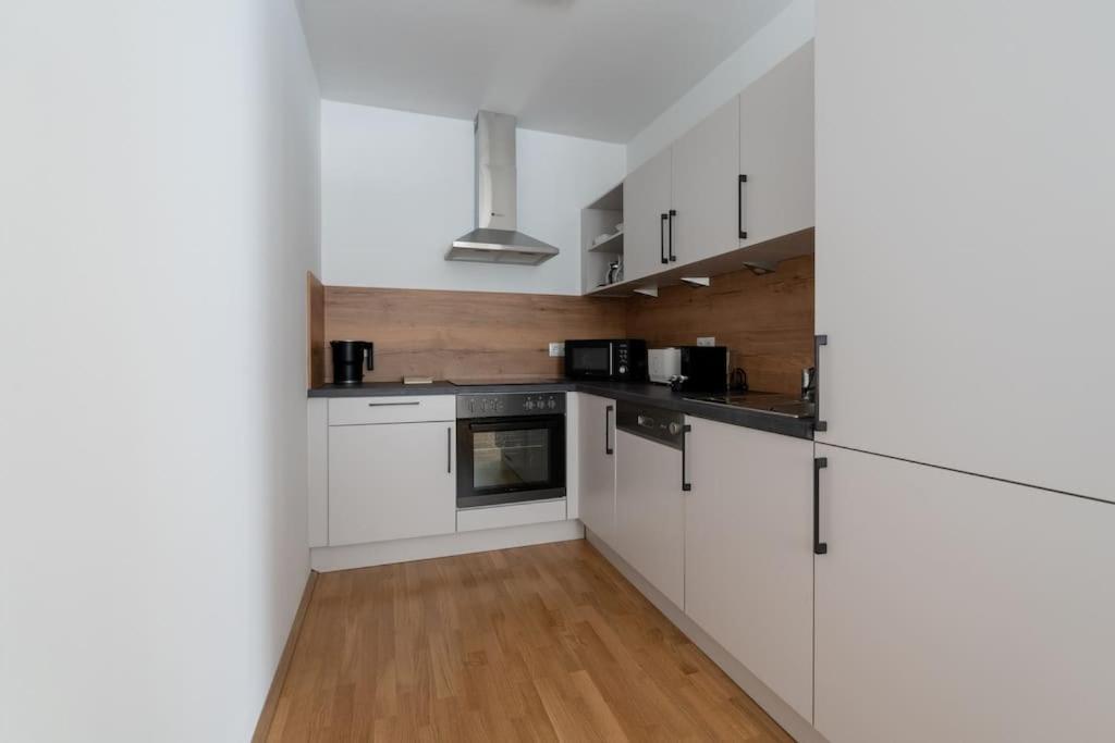 1Br Haven With Swift City Access By Hm Wenen Buitenkant foto