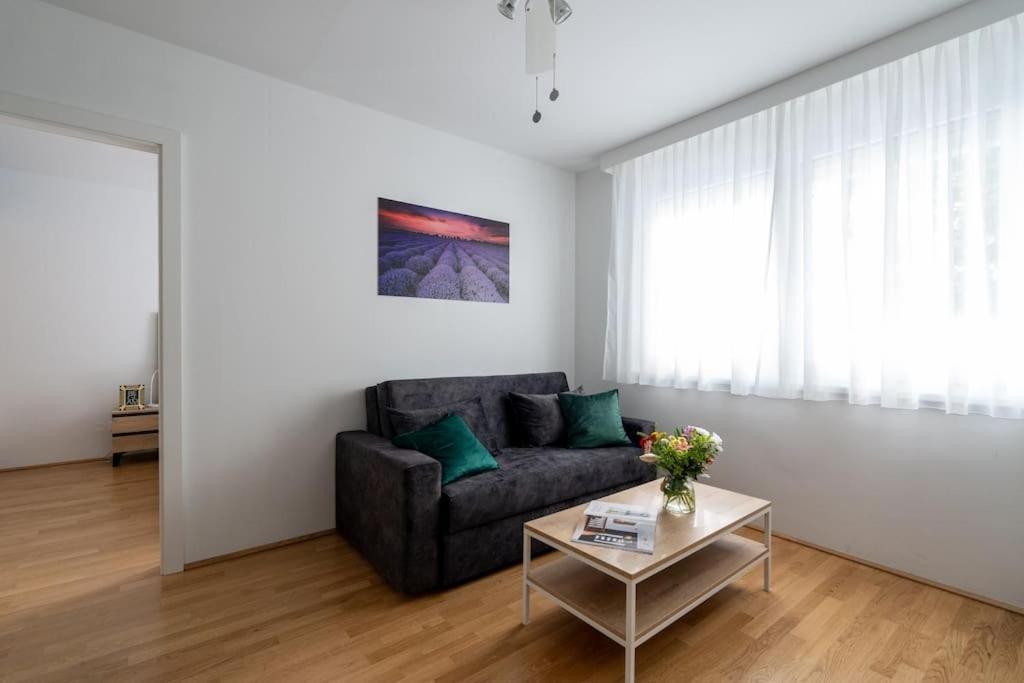 1Br Haven With Swift City Access By Hm Wenen Buitenkant foto